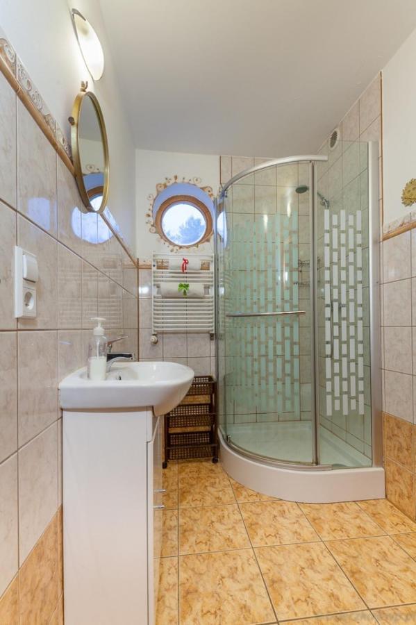 Poziomka Hotel Kujan Eksteriør billede