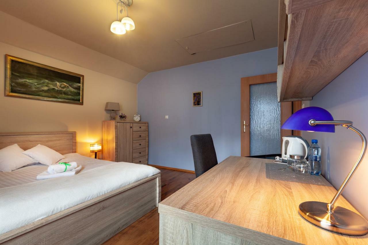 Poziomka Hotel Kujan Eksteriør billede