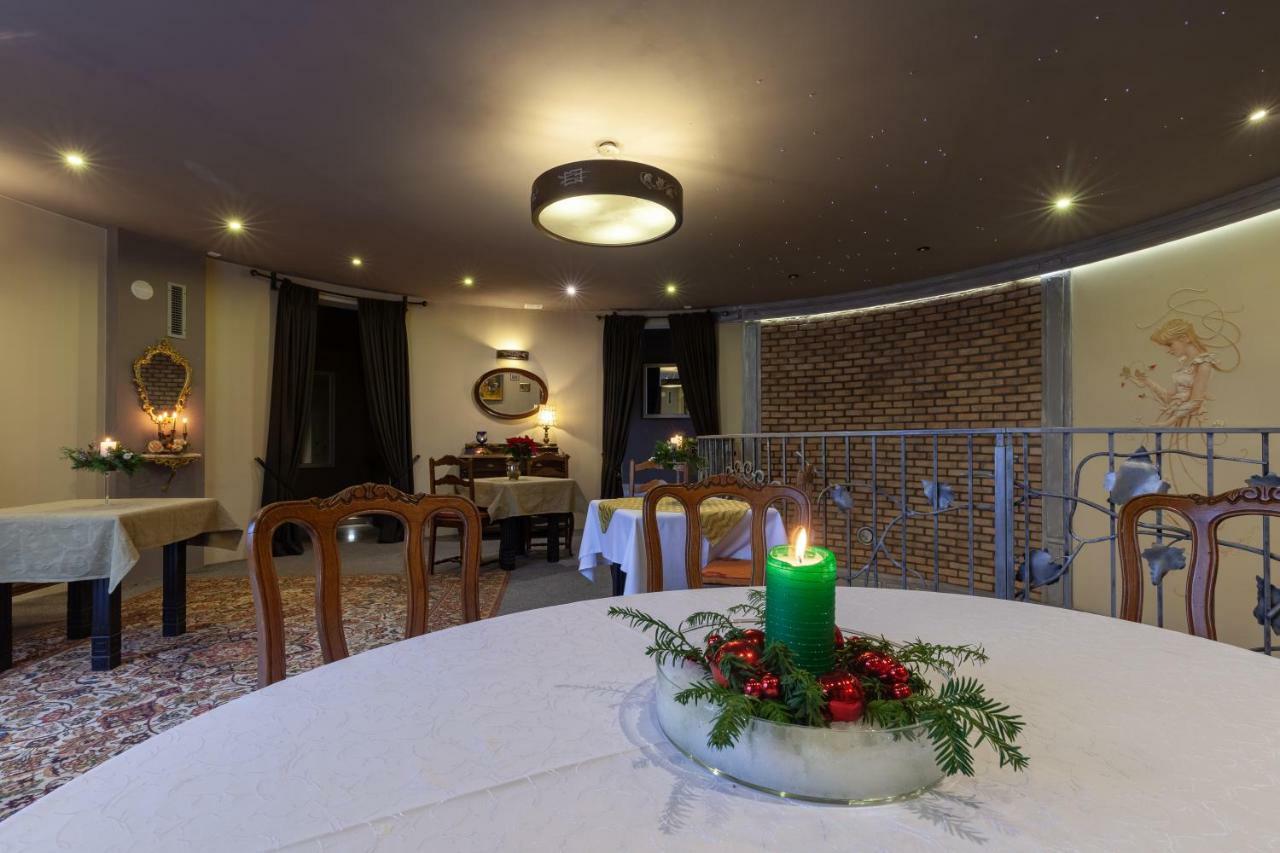 Poziomka Hotel Kujan Eksteriør billede